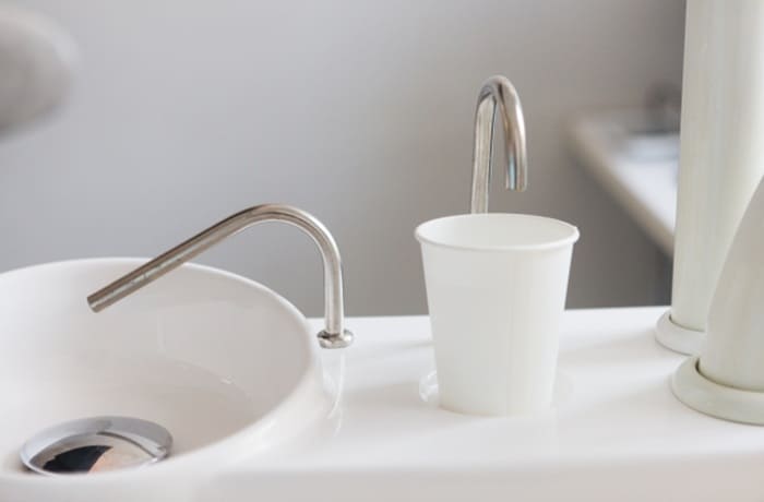 歯科医院の感染対策|診療前の手洗いと清潔なうがい用紙コップの準備