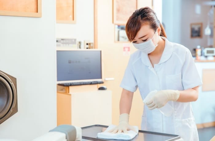 「診療後の清掃と消毒|歯科医院の院内感染対策と衛生管理の徹底