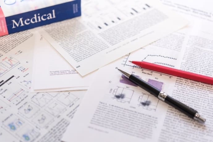 歯科医の認定医・指導医になるための研究や学術資料のイメージ