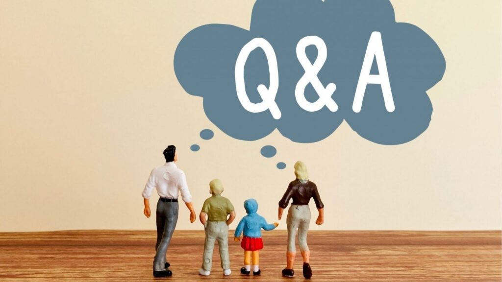 Q&Aの文字と親子の模型